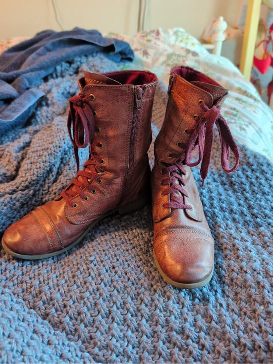 Shoes - Mossimo Maroon Combat Boots With Zip
